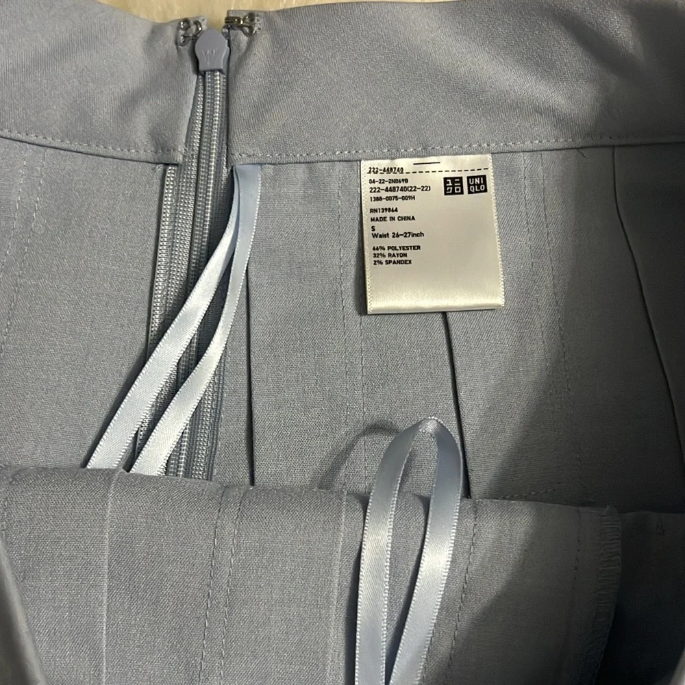 UNIQLO Pleated Skirt - Picture 6 of 6